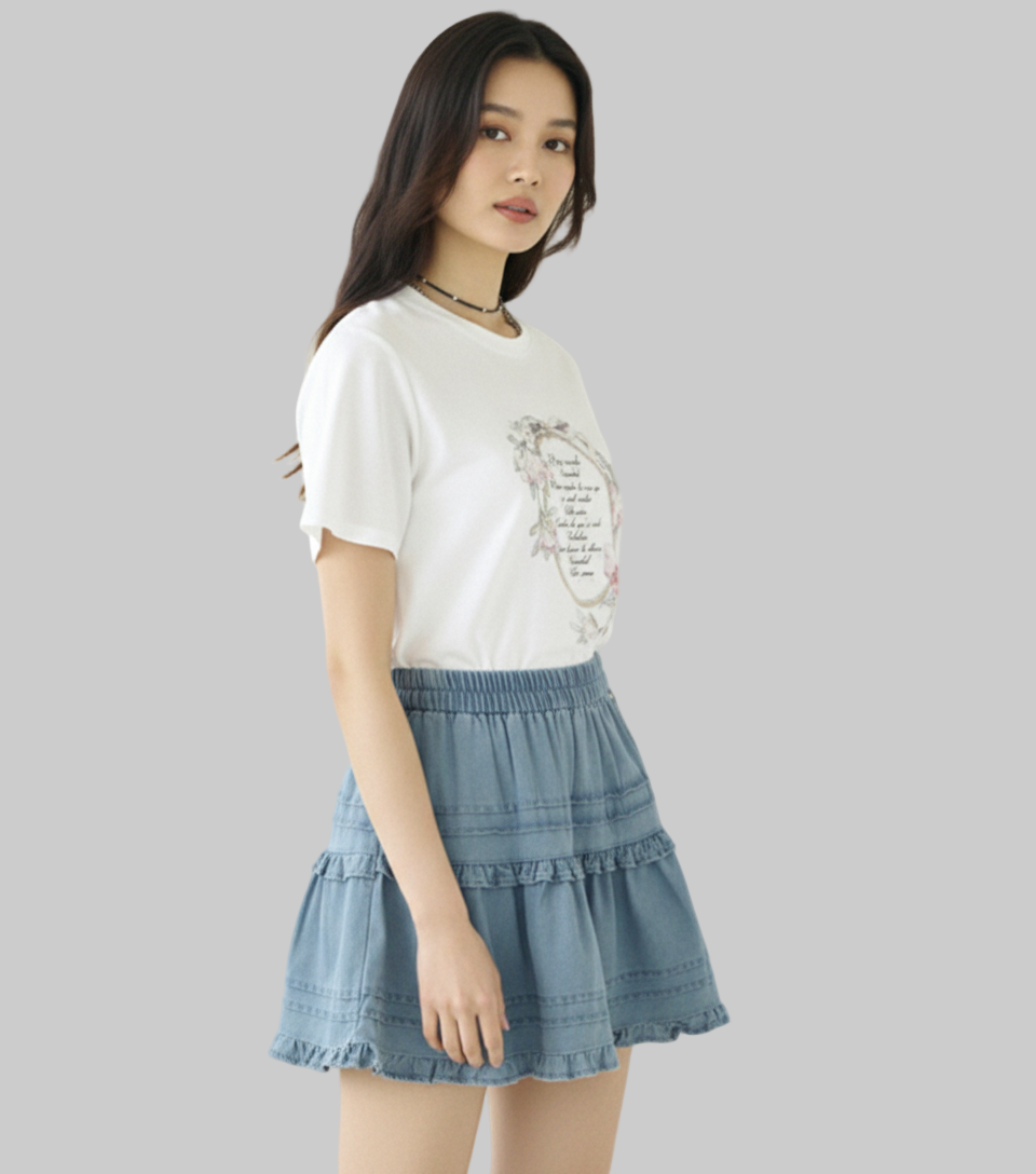 Camiseta Blanca con Estampado Floral Romántico