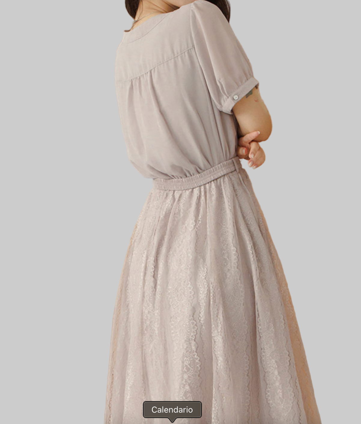 Robe élégante en dentelle avec ceinture florale