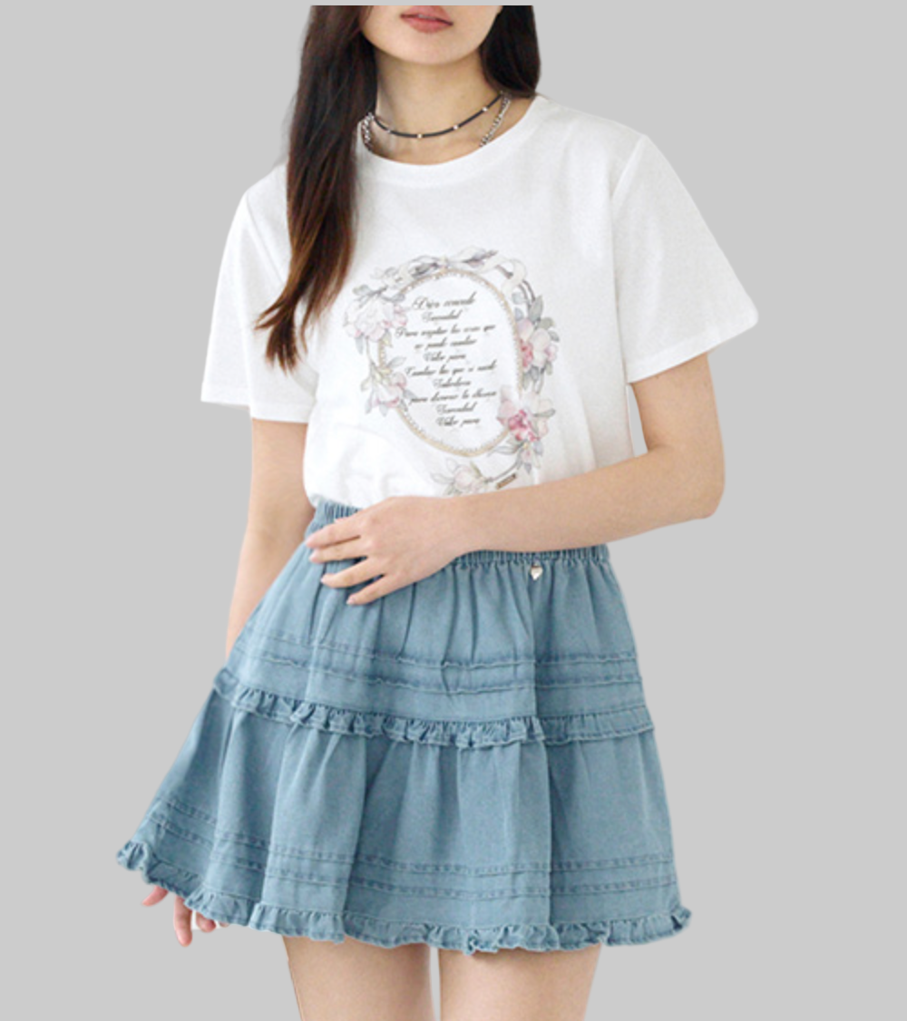 Camiseta Blanca con Estampado Floral Romántico