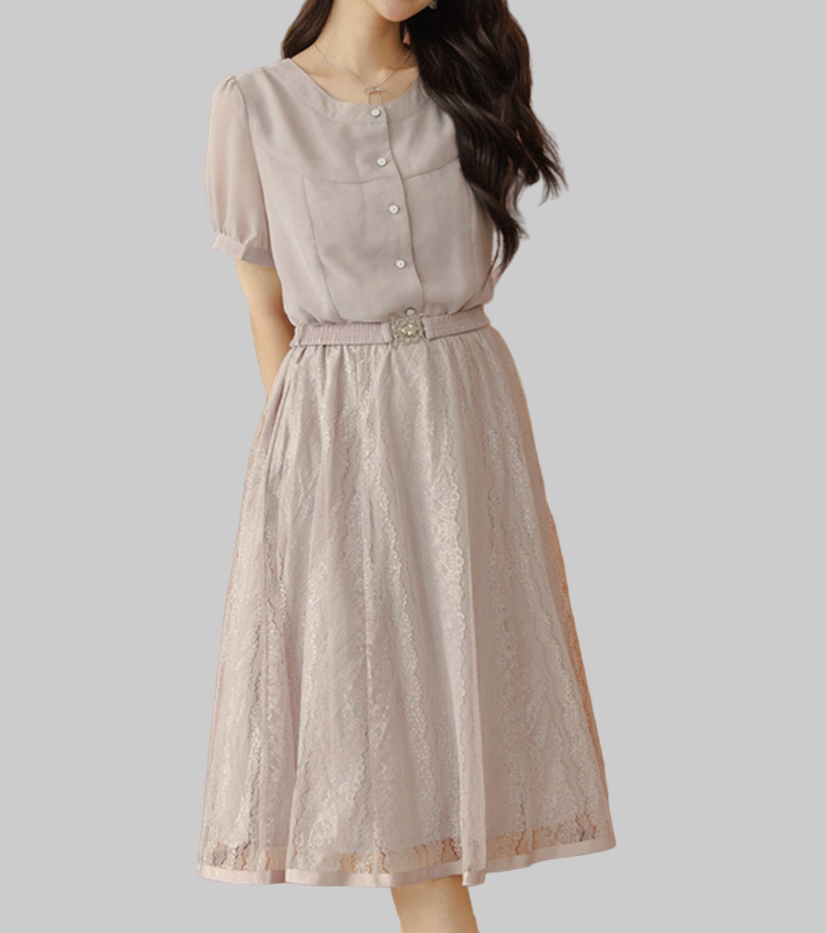 Robe élégante en dentelle avec ceinture florale