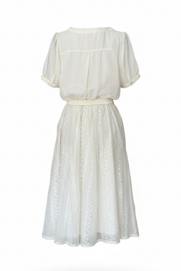 Vestido Midi Beige de Crêpe de Seda y Encaje: Elegancia Atemporal