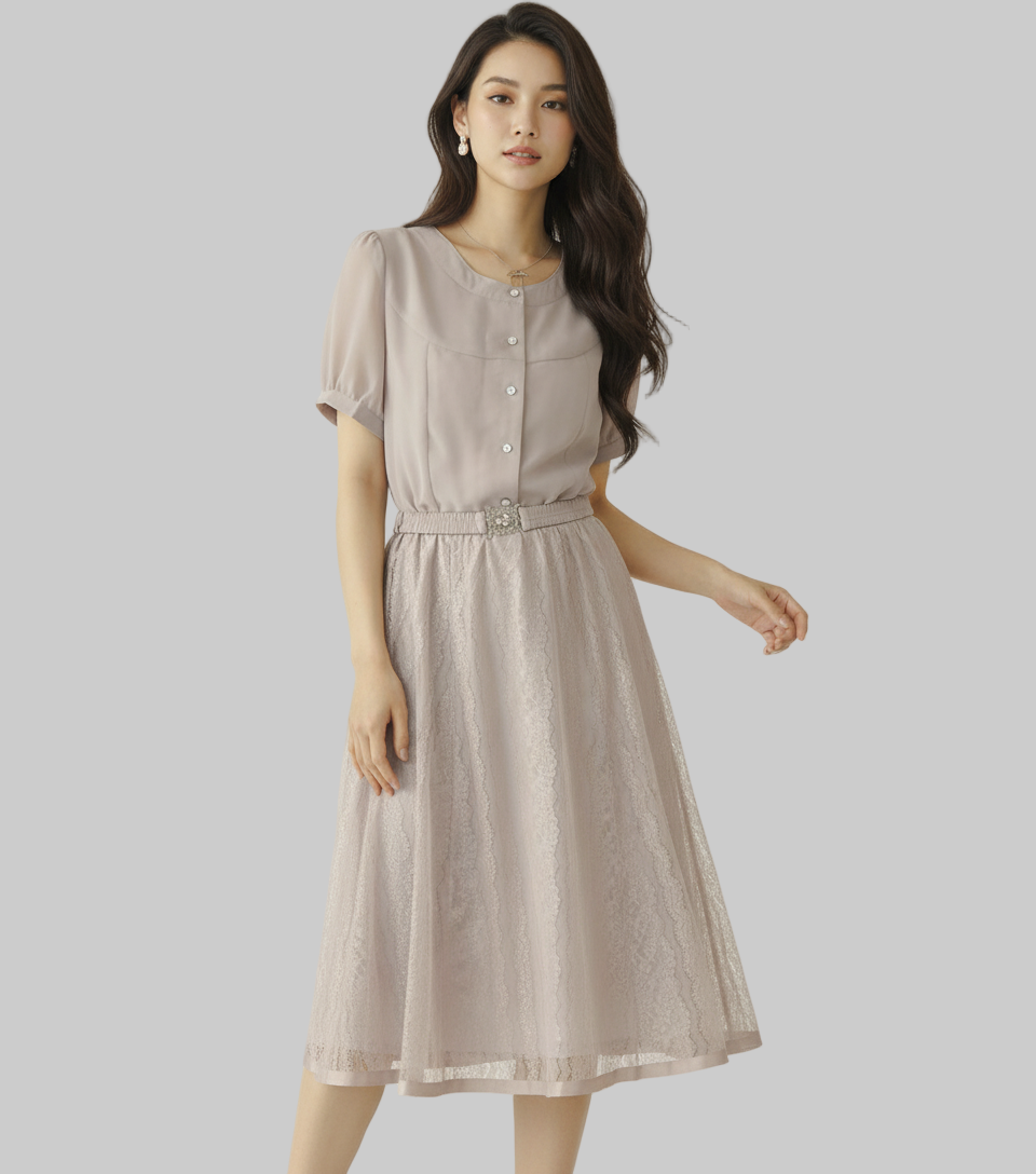 Robe élégante en dentelle avec ceinture florale