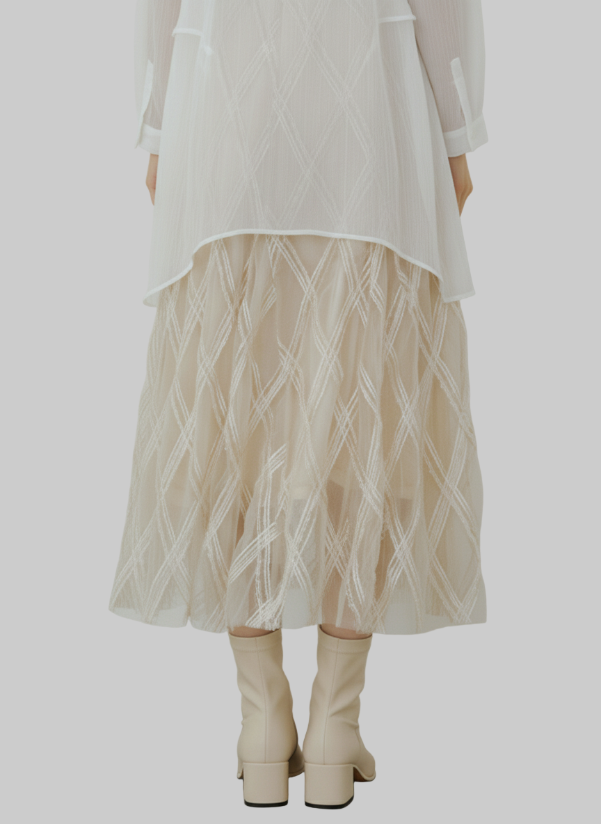 Falda Midi Beige: Textura Sofisticada y Bordado Geométrico