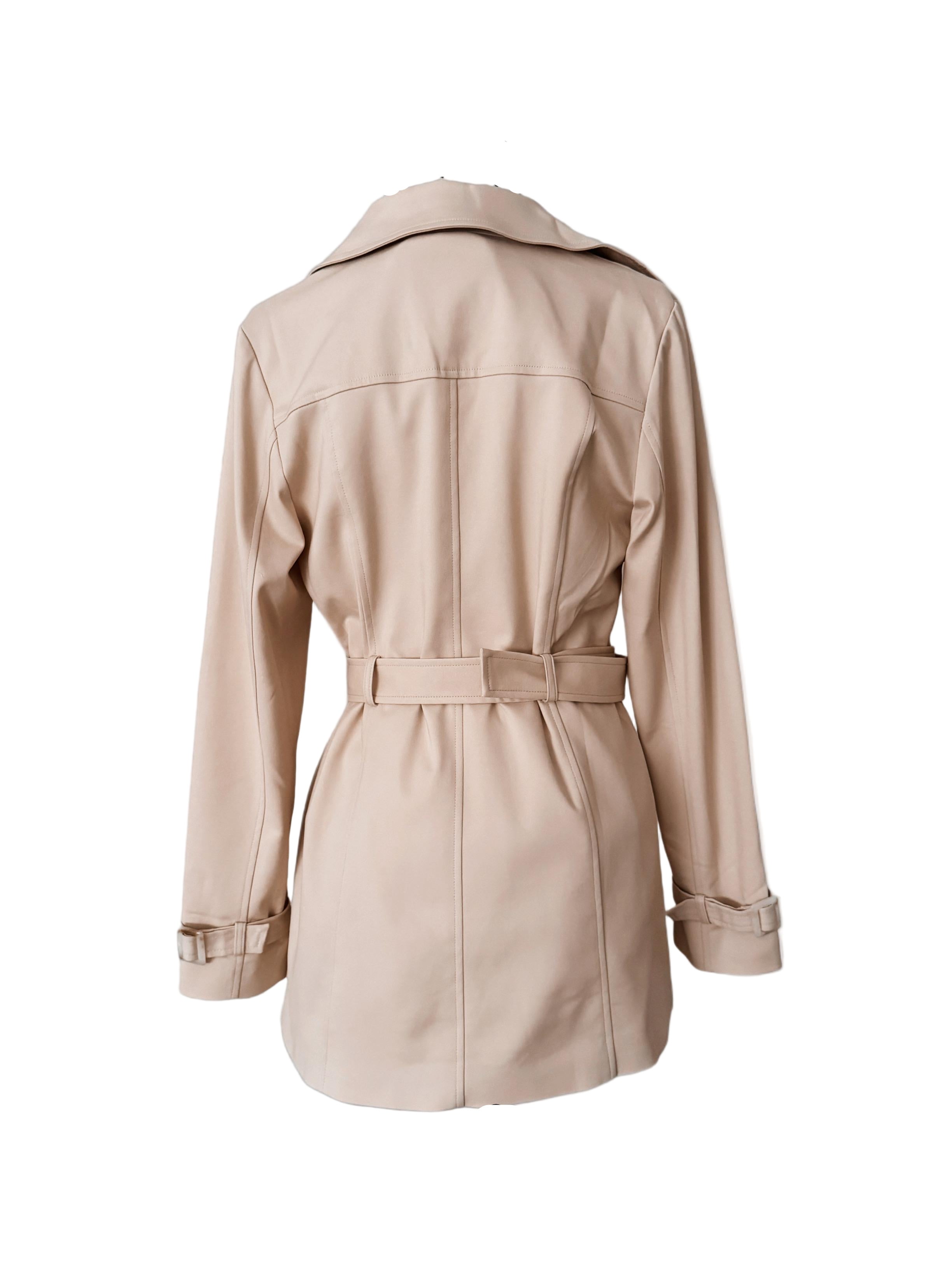 Trench Coat Beige Nude: Lujo y Elegancia Clásica
