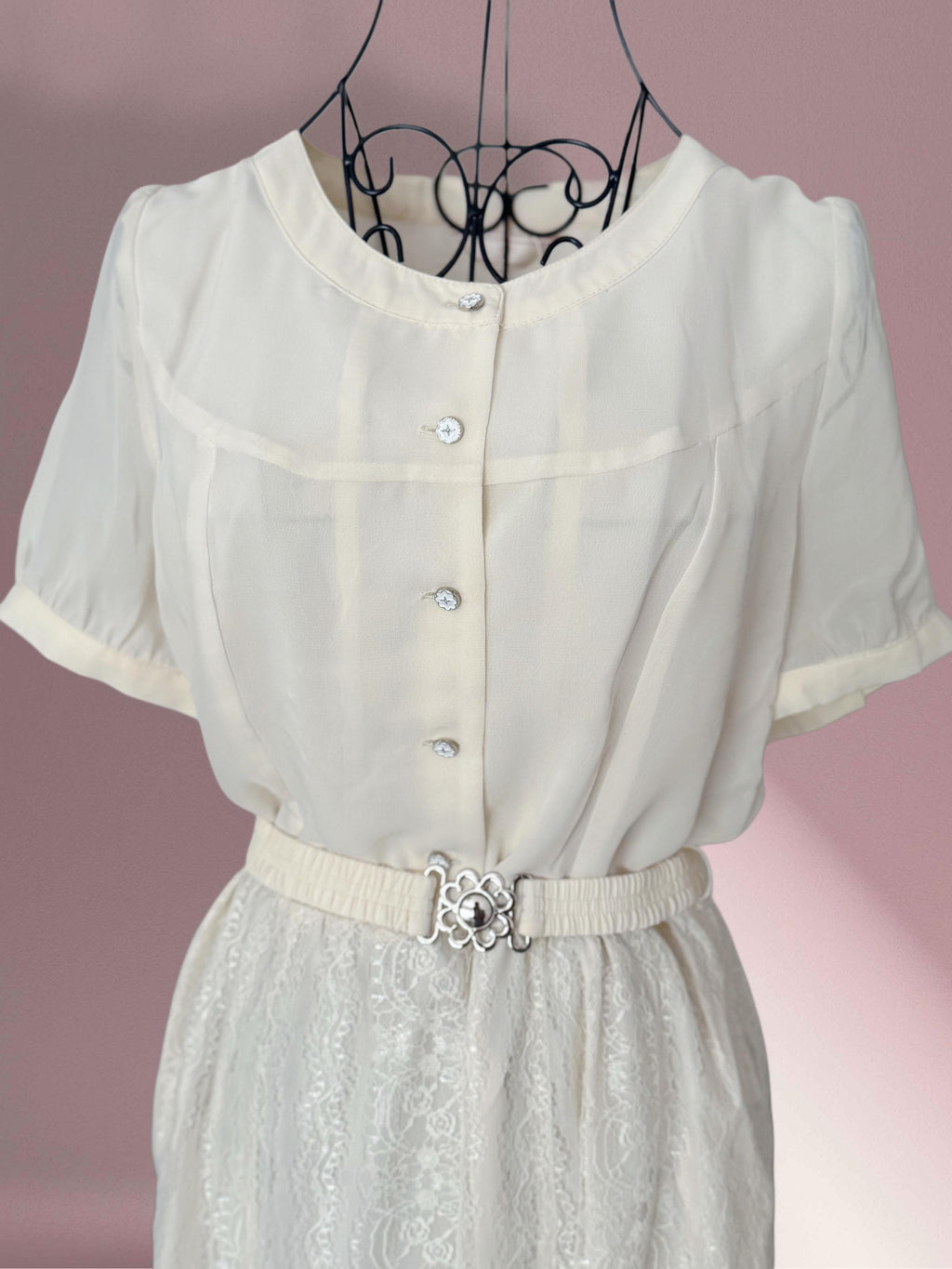 Vestido Midi de Crêpe de Seda y Encaje: Elegancia Atemporal