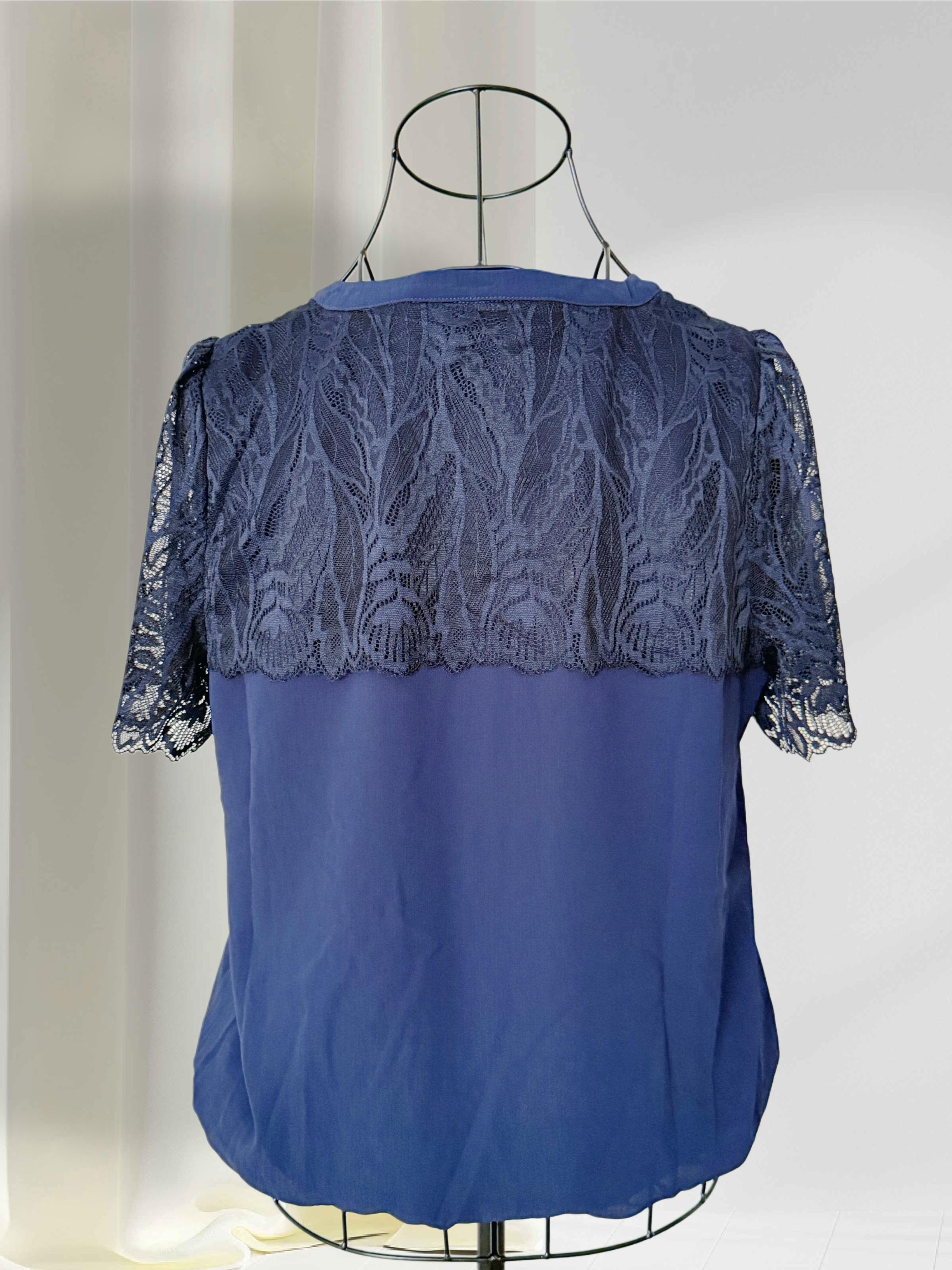 Blusa Romántica de Encaje Floral